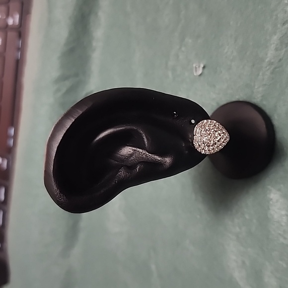 Rhinestone silver Heart earrings - Picture 3 of 5